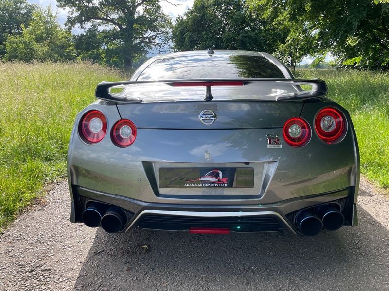 NISSAN GT-R