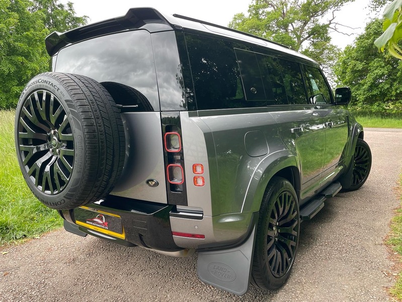 View LAND ROVER DEFENDER SE