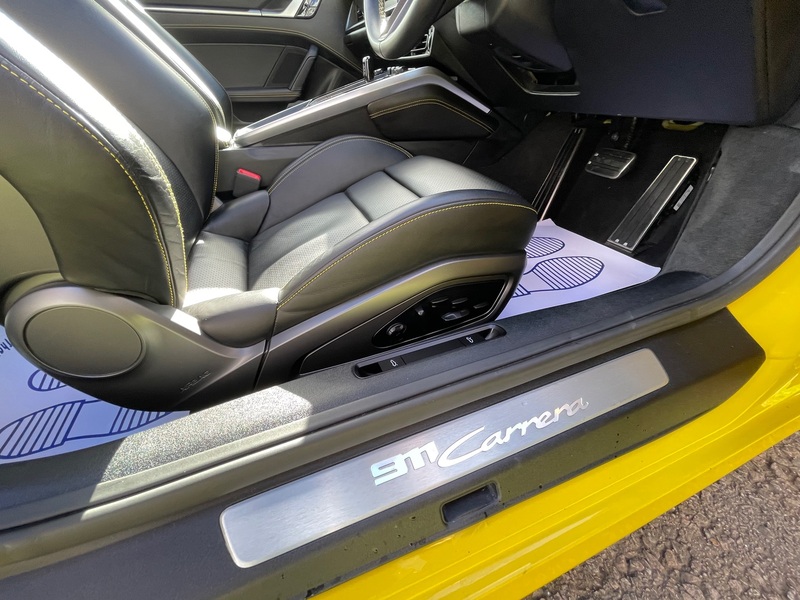 PORSCHE 911