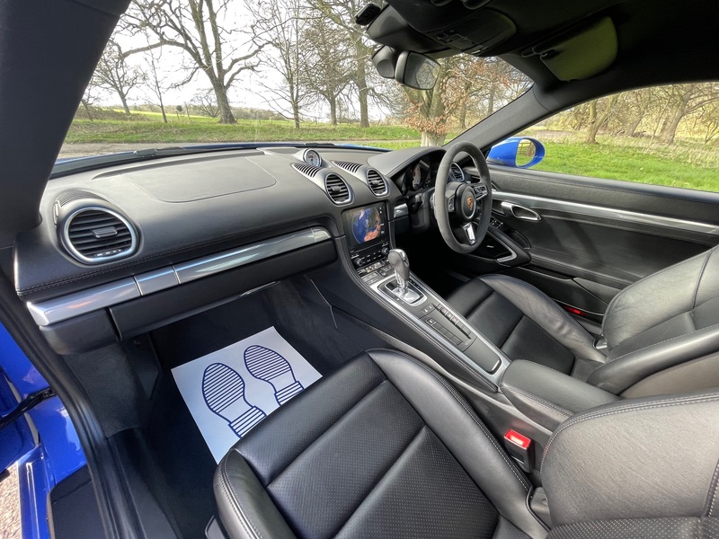 PORSCHE 718