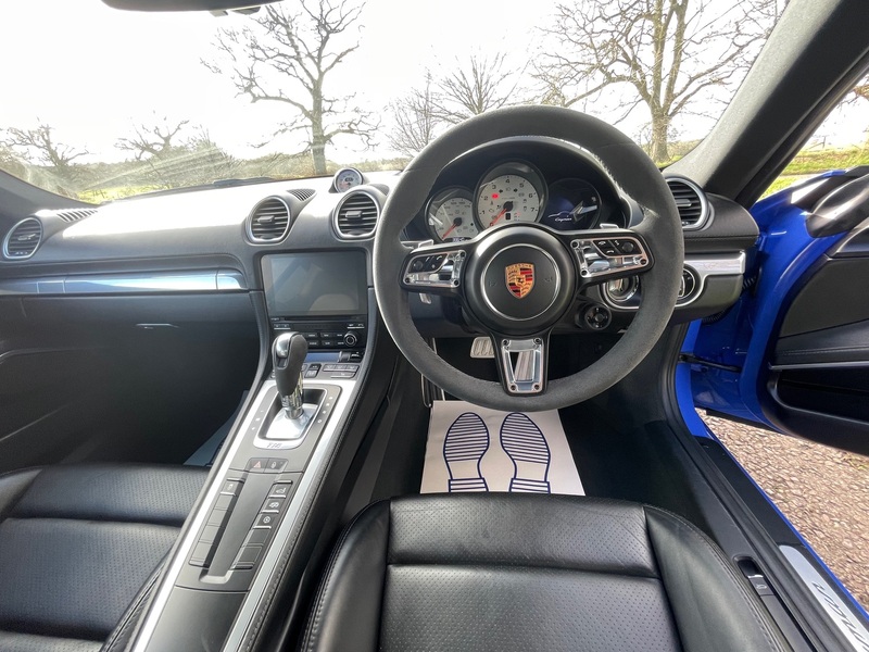 PORSCHE 718