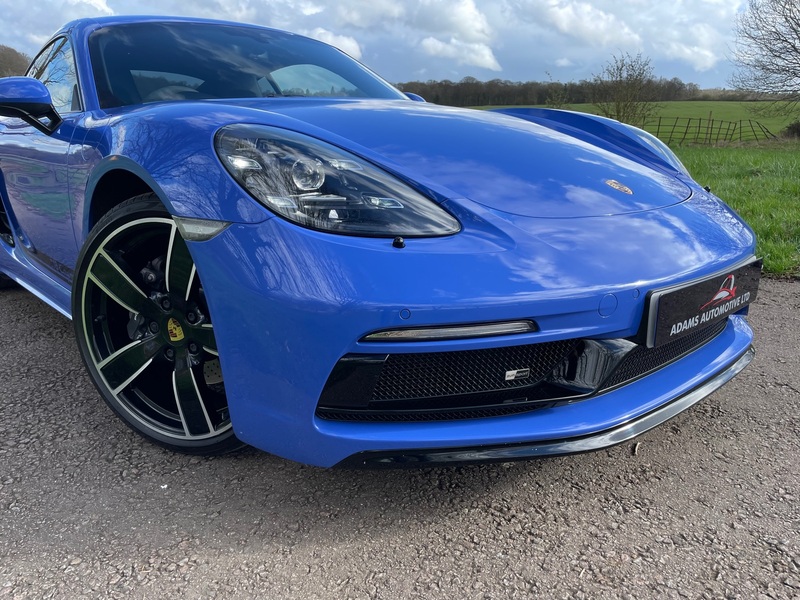 View PORSCHE 718 CAYMAN PDK